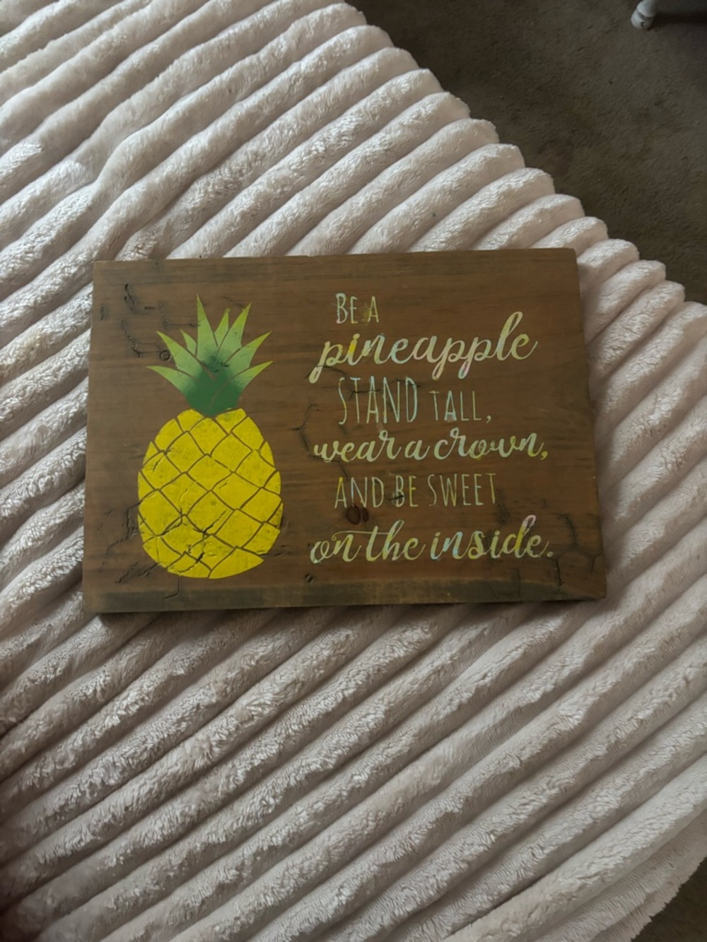Mid size picture with a pineapple and affirmation words